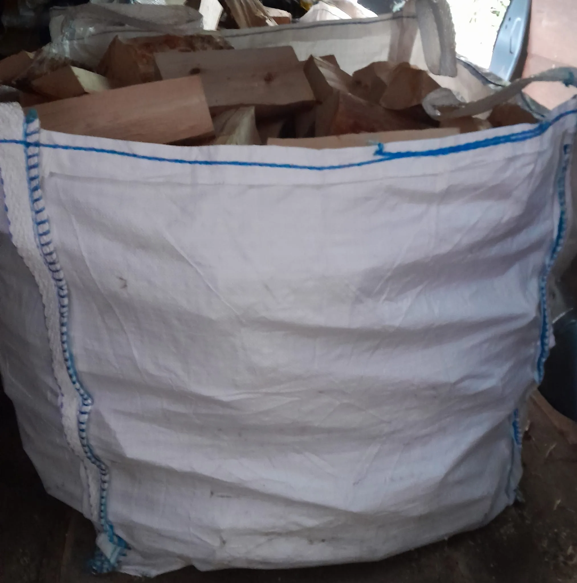 Builders Bags Of Kiln Dried Oak - Image 2